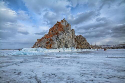 Скала Шаманка. Вид со льда Байкала