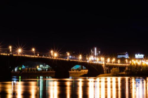 Мост имени В.И, Ленина (Глазковский) в городе Иркутске ночью