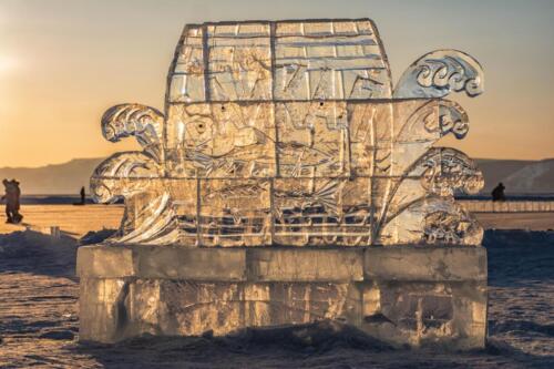 Ледяная скульптура на Байкале