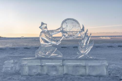 Ледяная скульптура Шамана на Байкале