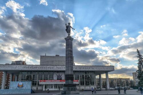 Красноярск статуя Аполлона